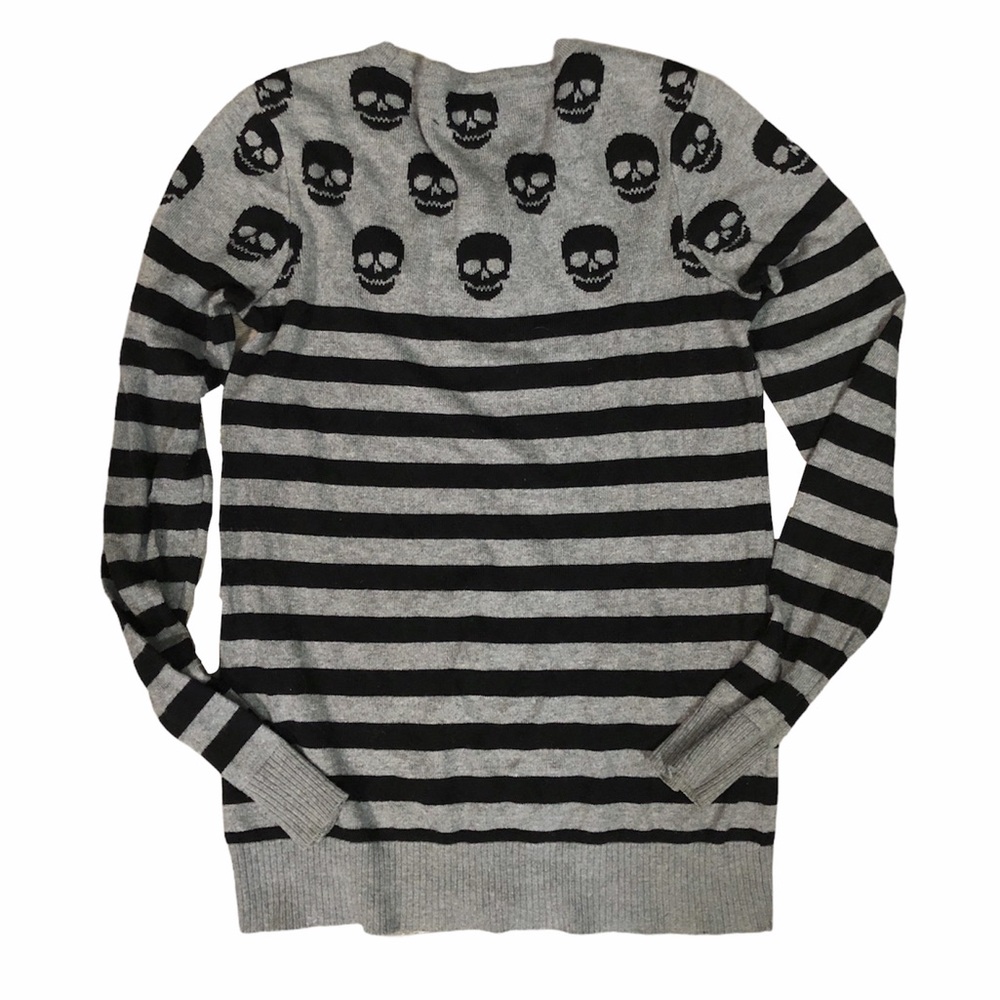 💀 Hot Topic - Picture 2 of 3